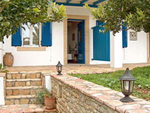 Vikentios Rooms,TRAVASARRÎANIKA, LIVADI,Greek Islands