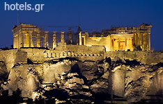 L´Acropolis illuminata di notte