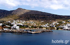 Il porto di Sikinos