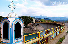 Ponte di Tatarna nel lago di Kremaston